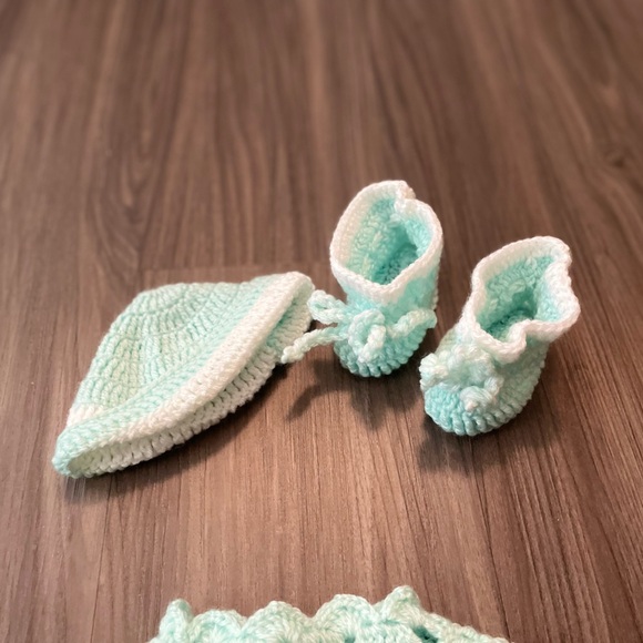 Handmade Baby Crochet Set booties , hat, and jacket in Mint Green 0-3M - Picture 4 of 8
